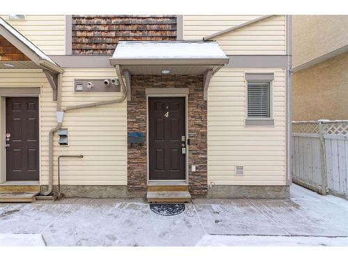 4-1918 32 Street Sw, Calgary, AB - Outdoor