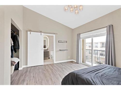 4-1918 32 Street Sw, Calgary, AB - Indoor Photo Showing Bedroom