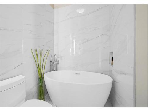 4-1918 32 Street Sw, Calgary, AB - Indoor Photo Showing Bathroom