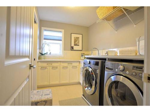 117 Aspenmere Bay, Chestermere, AB - Indoor Photo Showing Laundry Room