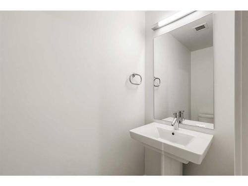 509-550 Riverfront Avenue Se, Calgary, AB - Indoor Photo Showing Bathroom