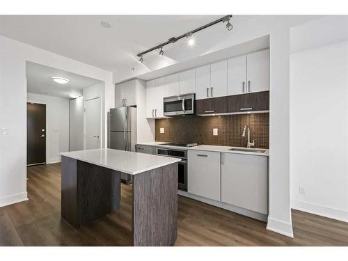 509-550 Riverfront Avenue Se, Calgary, AB - Indoor Photo Showing Kitchen With Upgraded Kitchen