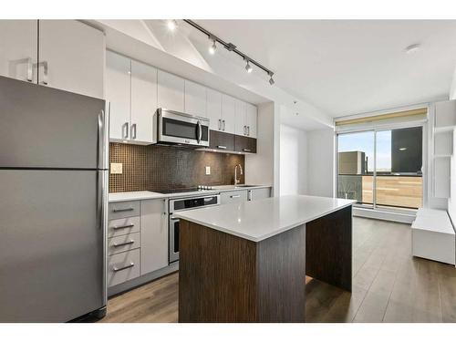 509-550 Riverfront Avenue Se, Calgary, AB - Indoor Photo Showing Kitchen With Stainless Steel Kitchen With Upgraded Kitchen