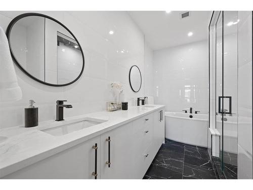 210-835 78 Street Sw, Calgary, AB - Indoor Photo Showing Bathroom