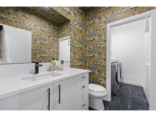 210-835 78 Street Sw, Calgary, AB - Indoor Photo Showing Bathroom