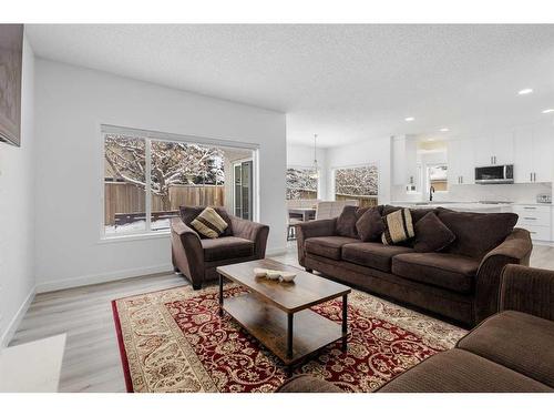 53 Strathlea Grove Sw, Calgary, AB - Indoor Photo Showing Living Room