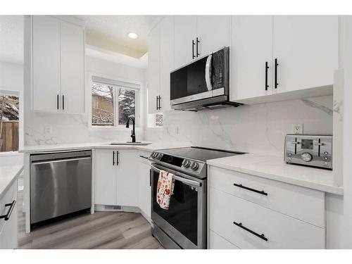 53 Strathlea Grove Sw, Calgary, AB - Indoor Photo Showing Kitchen With Stainless Steel Kitchen With Upgraded Kitchen