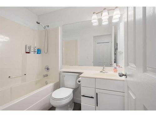 53 Strathlea Grove Sw, Calgary, AB - Indoor Photo Showing Bathroom