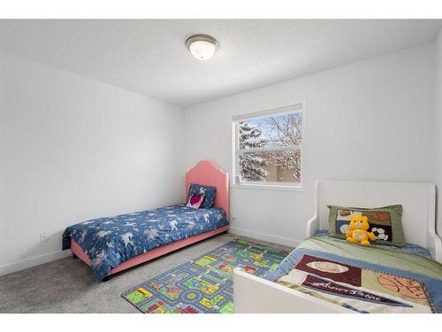 53 Strathlea Grove Sw, Calgary, AB - Indoor Photo Showing Bedroom