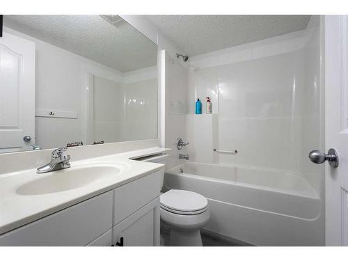 53 Strathlea Grove Sw, Calgary, AB - Indoor Photo Showing Bathroom