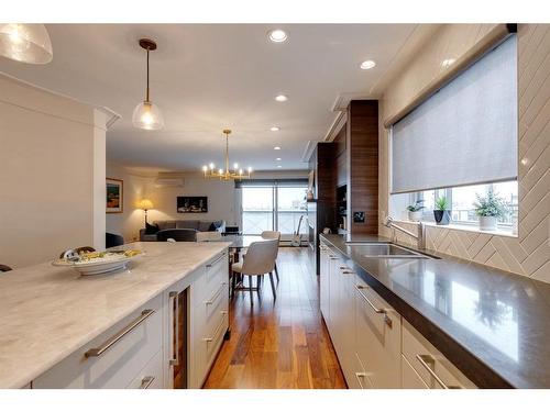 10-4907 8 Street Sw, Calgary, AB - Indoor Photo Showing Kitchen With Double Sink