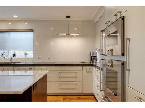 10-4907 8 Street Sw, Calgary, AB - Indoor Photo Showing Kitchen