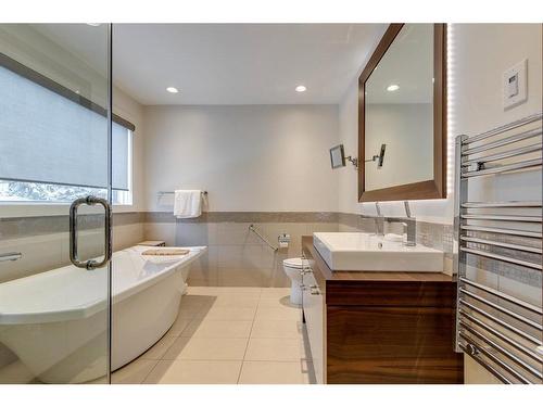 10-4907 8 Street Sw, Calgary, AB - Indoor Photo Showing Bathroom