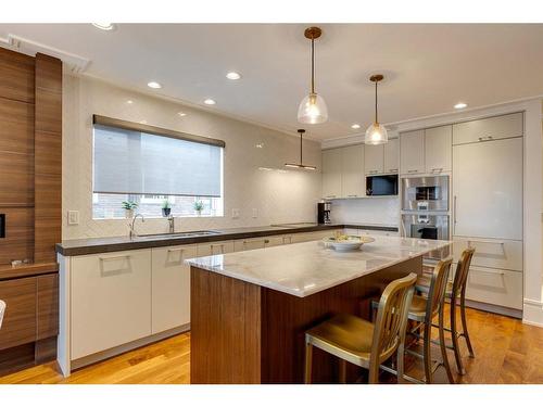 10-4907 8 Street Sw, Calgary, AB - Indoor Photo Showing Kitchen With Upgraded Kitchen