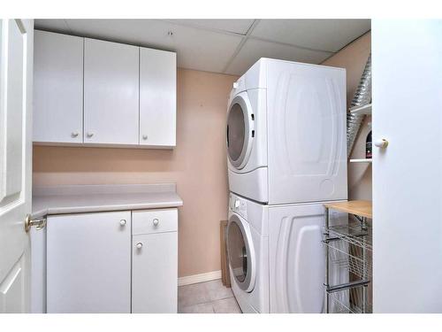 211-9449 19 Street Sw, Calgary, AB - Indoor Photo Showing Laundry Room