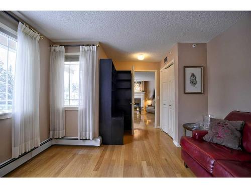 211-9449 19 Street Sw, Calgary, AB - Indoor