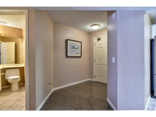 211-9449 19 Street Sw, Calgary, AB - Indoor