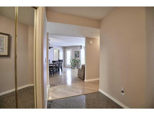 211-9449 19 Street Sw, Calgary, AB - Indoor Photo Showing Other Room