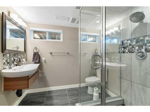 164 Havenhurst Crescent Sw, Calgary, AB - Indoor Photo Showing Bathroom