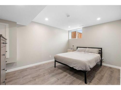 332 Whitecap Way, Chestermere, AB - Indoor Photo Showing Bedroom