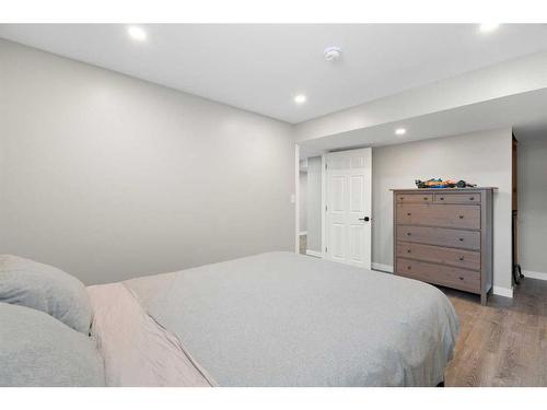 332 Whitecap Way, Chestermere, AB - Indoor Photo Showing Bedroom