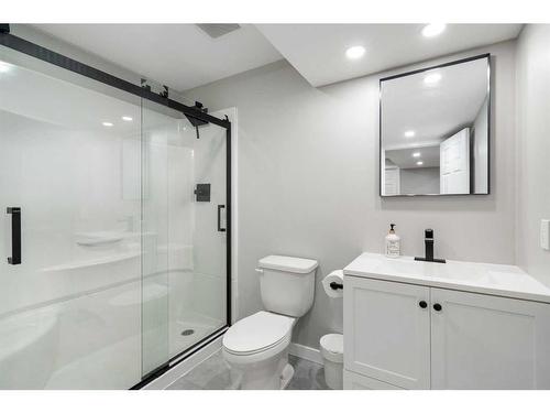 332 Whitecap Way, Chestermere, AB - Indoor Photo Showing Bathroom