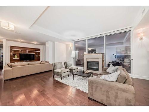 2500-817 15 Avenue Sw, Calgary, AB - Indoor Photo Showing Living Room With Fireplace