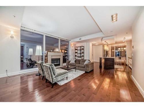 2500-817 15 Avenue Sw, Calgary, AB - Indoor Photo Showing Living Room With Fireplace