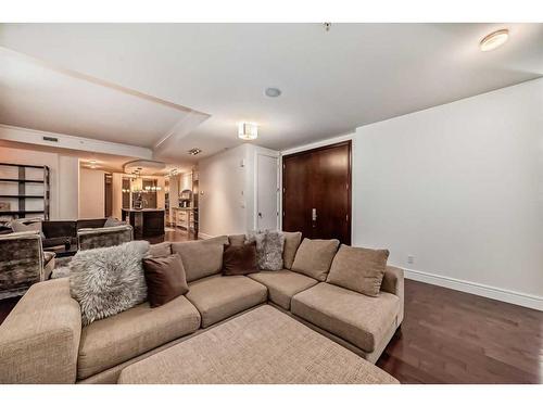 2500-817 15 Avenue Sw, Calgary, AB - Indoor Photo Showing Living Room