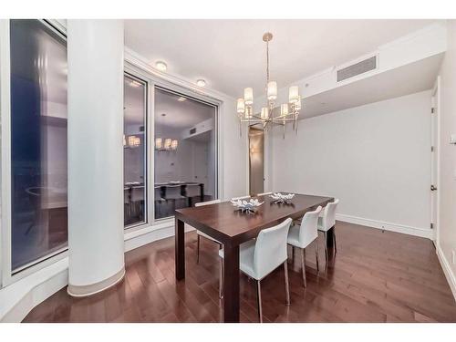 2500-817 15 Avenue Sw, Calgary, AB - Indoor Photo Showing Dining Room