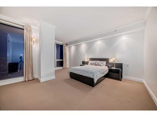 2500-817 15 Avenue Sw, Calgary, AB - Indoor Photo Showing Bedroom