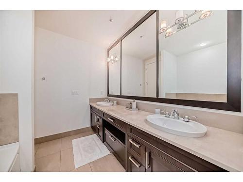 2500-817 15 Avenue Sw, Calgary, AB - Indoor Photo Showing Bathroom