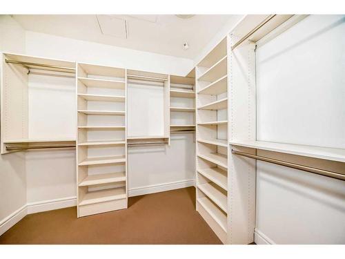 2500-817 15 Avenue Sw, Calgary, AB - Indoor With Storage