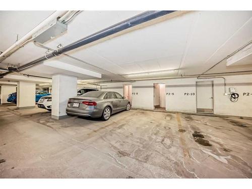 2500-817 15 Avenue Sw, Calgary, AB - Indoor Photo Showing Garage