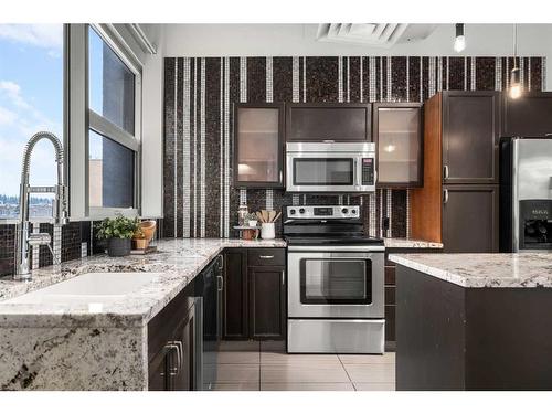 402-610 17 Avenue Sw, Calgary, AB - Indoor Photo Showing Kitchen With Stainless Steel Kitchen With Upgraded Kitchen