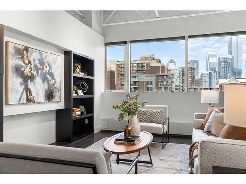 402-610 17 Avenue Sw, Calgary, AB - Indoor Photo Showing Living Room