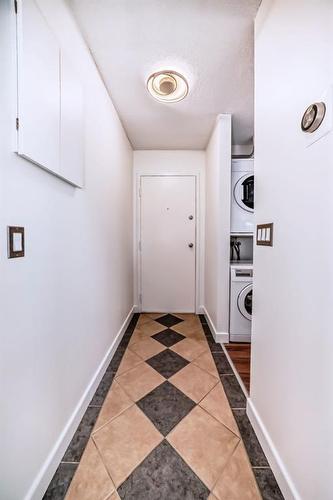 41-2414 14A Street Sw, Calgary, AB - Indoor Photo Showing Laundry Room