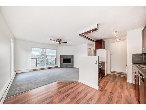 41-2414 14A Street Sw, Calgary, AB - Indoor Photo Showing Kitchen