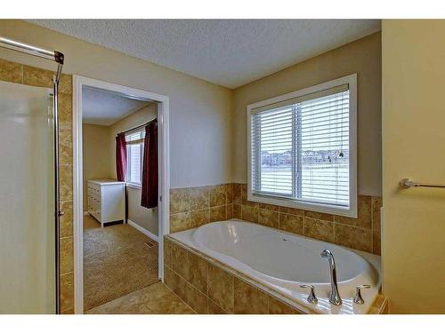 92 Covehaven Terrace Ne, Calgary, AB - Indoor Photo Showing Bathroom