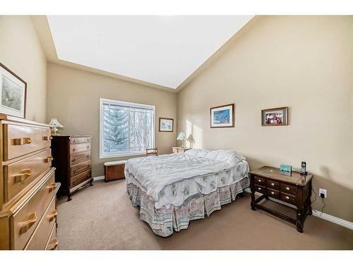 429 Rocky Vista Gardens Nw, Calgary, AB - Indoor Photo Showing Bedroom