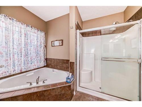 429 Rocky Vista Gardens Nw, Calgary, AB - Indoor Photo Showing Bathroom