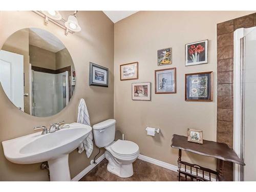 429 Rocky Vista Gardens Nw, Calgary, AB - Indoor Photo Showing Bathroom