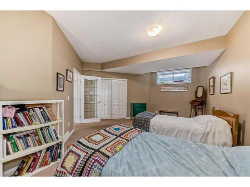 429 Rocky Vista Gardens Nw, Calgary, AB - Indoor Photo Showing Bedroom