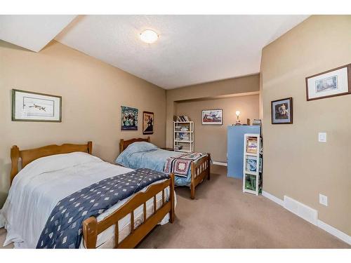 429 Rocky Vista Gardens Nw, Calgary, AB - Indoor Photo Showing Bedroom