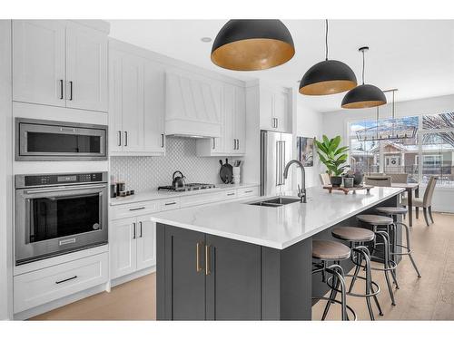 824 21 Avenue Nw, Calgary, AB - Indoor Photo Showing Kitchen With Double Sink With Upgraded Kitchen