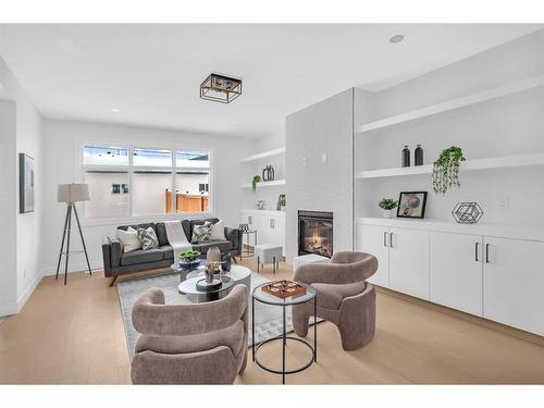 824 21 Avenue Nw, Calgary, AB - Indoor Photo Showing Living Room With Fireplace