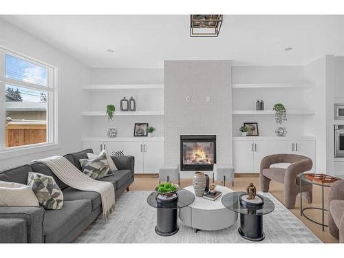 824 21 Avenue Nw, Calgary, AB - Indoor With Fireplace