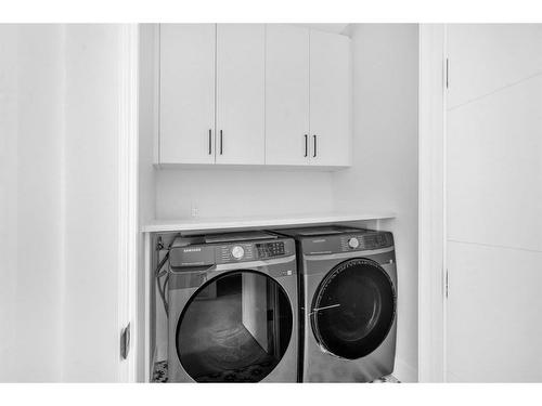 824 21 Avenue Nw, Calgary, AB - Indoor Photo Showing Laundry Room