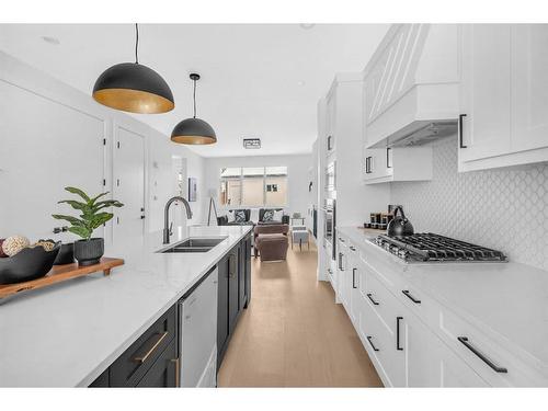 824 21 Avenue Nw, Calgary, AB - Indoor Photo Showing Kitchen With Double Sink With Upgraded Kitchen