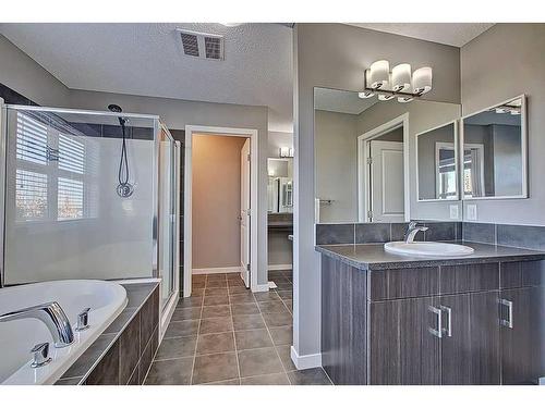 95 Evansridge Crescent Nw, Calgary, AB - Indoor Photo Showing Bathroom